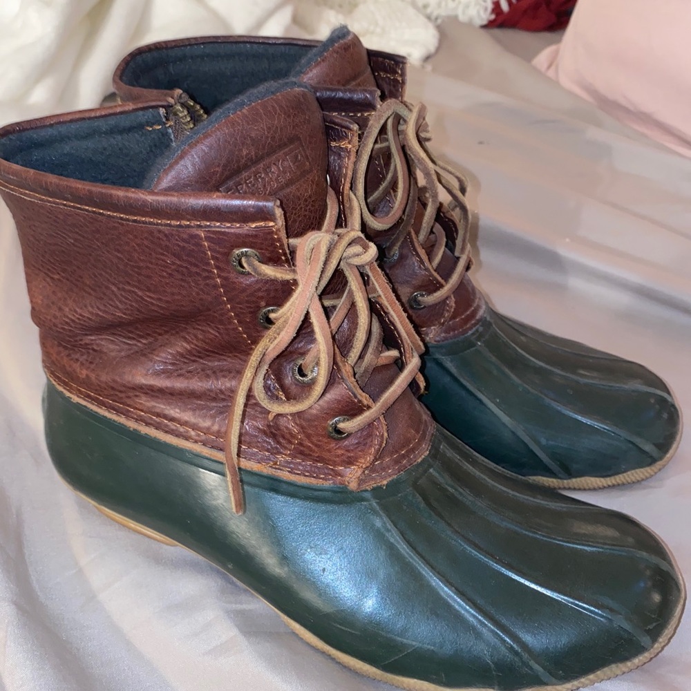 Women’s size 9 sperry saltwater duck boots